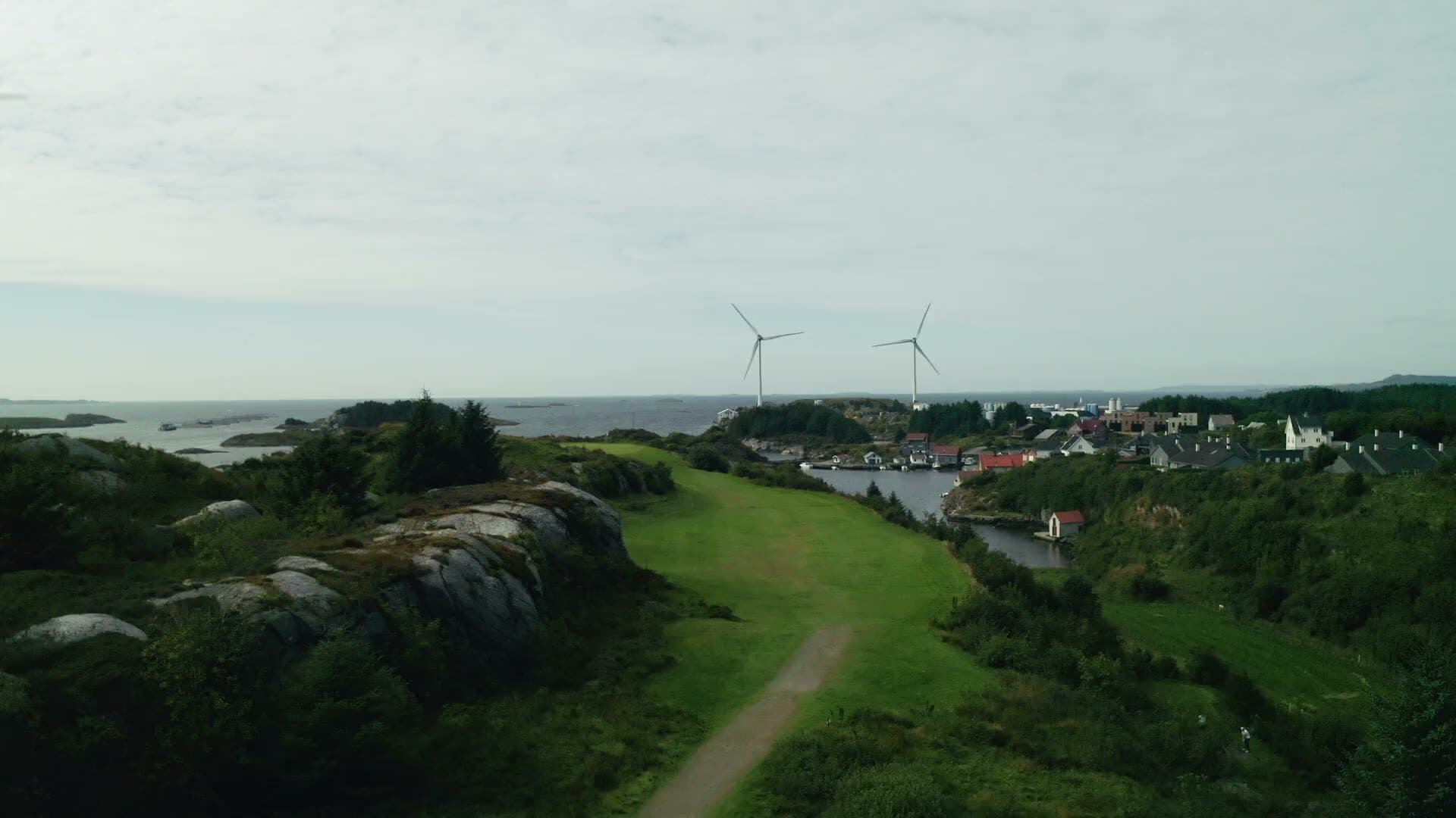 Morgendis og soloppgang over golfbanen i Sveio Golfpark